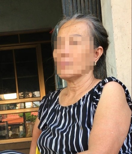 Sự thực ít biết phía sau đám cưới chú rể kém cô dâu 10 tuổi - 2 Bà Hải luôn thương xót khi nhắc đến đứa cháu chịu quá nhiều thiệt thòi.