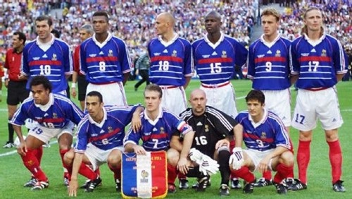 “HLV Zidane có thể sẽ dẫn dắt đội tuyển Pháp” - 1
HLV ZIdane và Deschamps cùng đội tuyển Pháp vô địch tại World Cup 1998 và Euro 2000