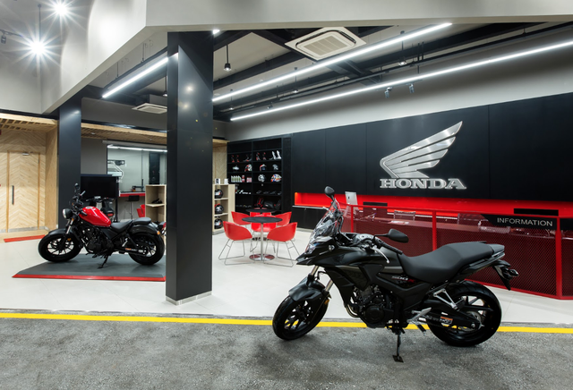 Honda sẽ đưa một mẫu ôtô hoàn toàn mới cùng 16 mẫu xe máy, môtô về Việt Nam - 2 Honda chính thức khởi động xây dựng chuỗi kinh doanh xe môtô chuyên biệt tại Việt Nam.