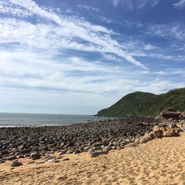 Nằm cách Thanh Hóa khoảng 60km, nên Bãi Đông là điểm du lịch lý tưởng cho những chuyến nghỉ ngơi ngắn ngày của khách du lịch miền Bắc. Ảnh: @mazatran