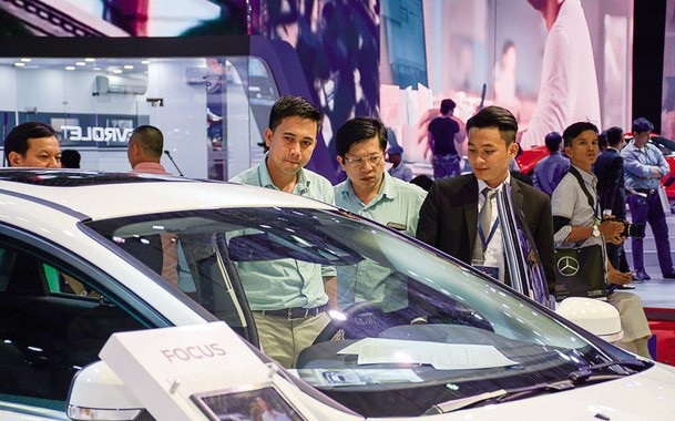 Khan hàng, hiếm xe nhập, khó có kỳ vọng giá xe giảm - 1
Đến hết tháng 5/2018, lượng xe hơi tiêu thụ đã giảm trong khi đó giá xe không có dấu hiệu của cuộc đua xuống giá.