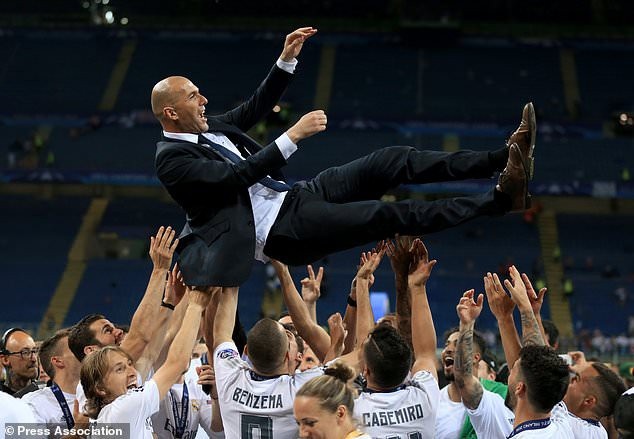 Ông và các học trò đã giành chiến thắng trước Atletico Madrid trong trận chung kết. Sau này, hình ảnh Zidane ăn mừng trở nên quá quen thuộc