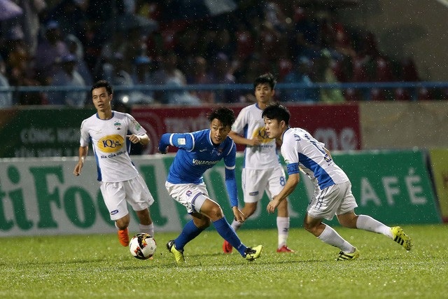 Than Quảng Ninh đủ thực lực đua ngôi vô địch V-League cùng Hà Nội? - 3 Mạc Hồng Quân và các đồng đội hiện là đối thủ duy nhất còn sót lại có thể ngán chân CLB Hà Nội trên đường đến ngôi vương (ảnh: Gia Hưng)