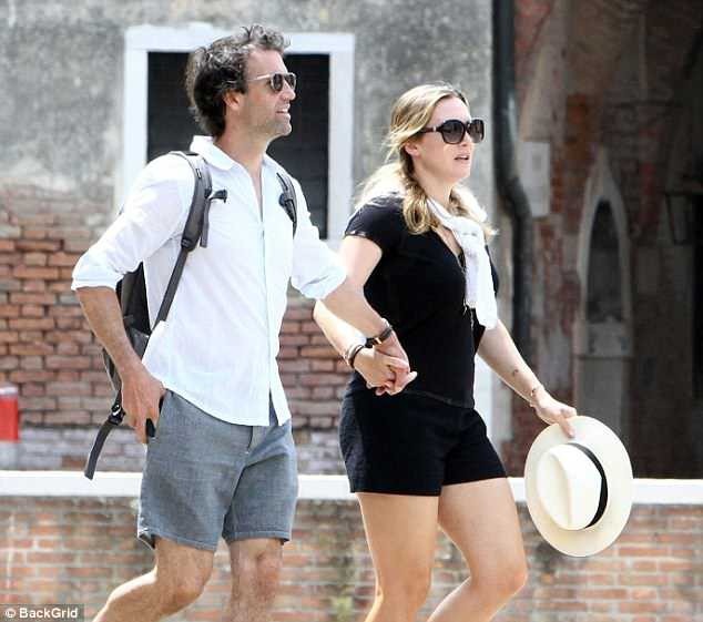 Hình ảnh hiếm hoi về vợ chồng Kate Winslet - 7
Winslet còn có 2 con riêng với 2 người chồng cũ trong đó con gái Mia năm nay 18 tuổi và Joe, 14 tuổi.
