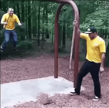 Ai cũng có một “đứa bạn khốn nạn” luôn tìm cách chơi khăm mình