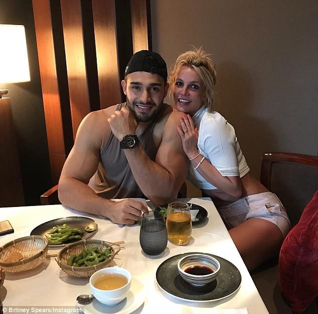 Britney Spears đẹp đôi bên bồ trẻ - 4
Britney hẹn hò người mẫu nam 24 tuổi này từ năm 2016