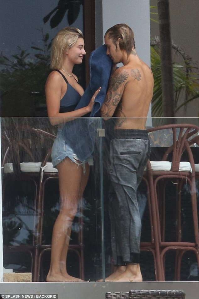 Hailey Baldwin tái ngộ tình cũ Justin Bieber - 1
Hailey Baldwin bất ngờ tái ngộ tình cũ Justin Bieber
