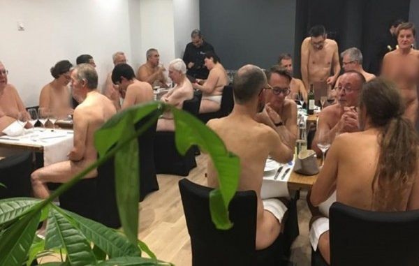 Thực khách tự do tận hưởng bữa ăn