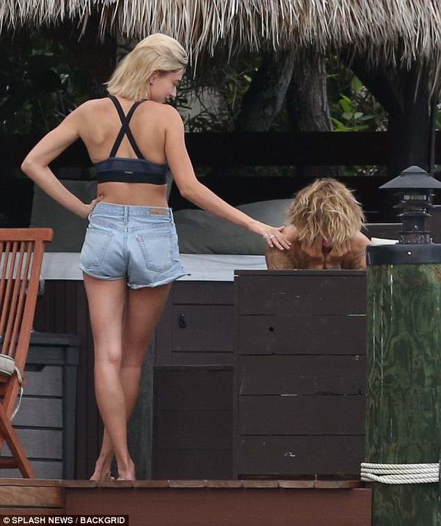 Hailey Baldwin tái ngộ tình cũ Justin Bieber - 3
Hailey Baldwin từng hẹn hò ngắn ngủi với Justin Bieber vào năm 2015
