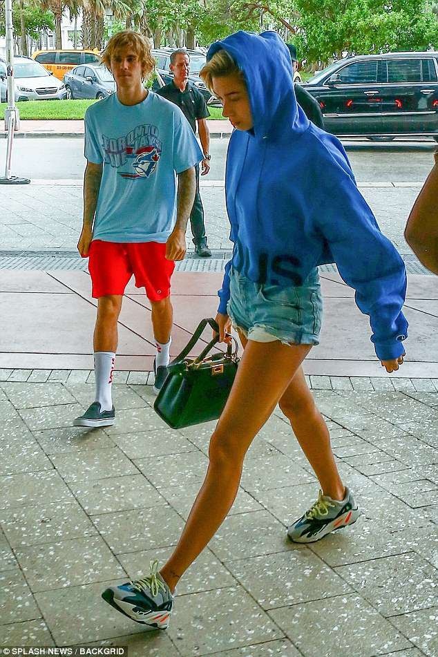 Hailey Baldwin tái ngộ tình cũ Justin Bieber - 6
Sau đó cùng nhau phố ăn trưa