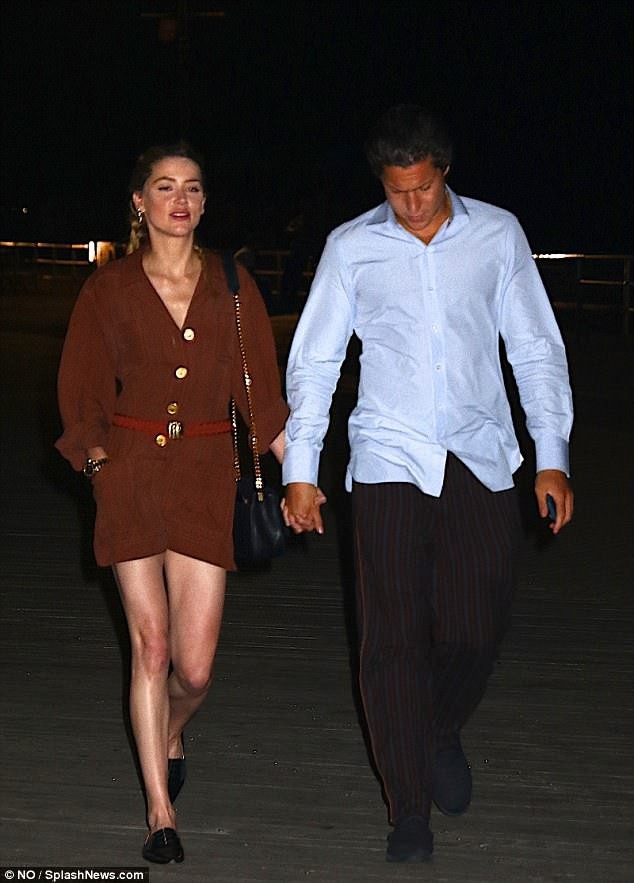 
Cặp tình nhân trẻ mới hẹn hò từ tháng trước
