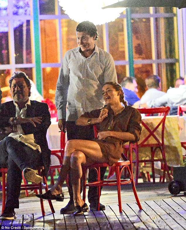 
Amber Heard thì từng kết hôn với tài tử Johnny Depp
