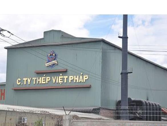 Bị dân "đấu" về môi trường, nhà máy Thép Việt Pháp phải tạm dừng hoạt động - 1
Trong quá trình liên tục bị người dân phản đối và tạm dừng hoạt động, Thép Việt Pháp đang gặp khó khăn tạm thời về tài chính.