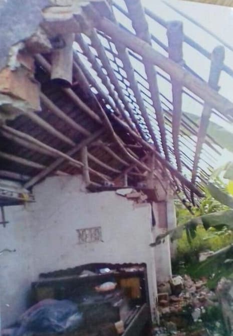 Vụ đất đang ở bị huyện cấp trích lục cho người khác: Kẻ phá nhà vẫn vô can! - 1 Căn nhà gia đình bà Hương ở hơn 20 năm đã bị em chồng phá nát.