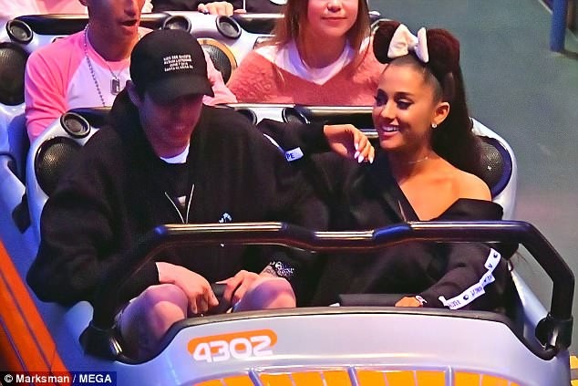 Ariana Grande lộ nhẫn đính hôn "khủng" - 6
Hiệu kim hoàn nơi Pete Davidson mua nhẫn tặng người yêu tiết lộ Pete tậu nhẫn kim cương 3 cara từ đầu tháng 6