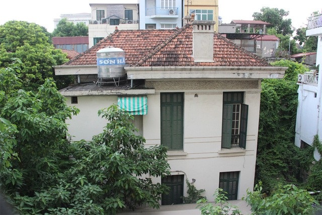Sẽ đấu giá cho thuê biệt thự “đòi” từ cựu Chủ tịch Hà Nội Hoàng Văn Nghiên - 1 Căn biệt thự 12 Nguyễn Chế Nghĩa bị bỏ hoang từ nhiều năm nay.