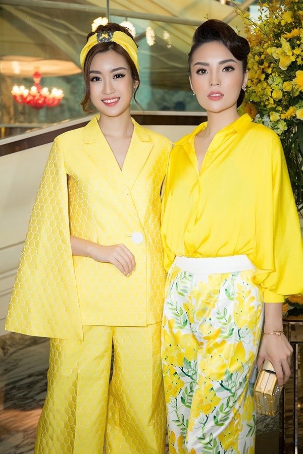 Những sự trùng hợp “định mệnh” đến khó tin của các Hoa hậu, Á hậu Việt Nam - 7 Giữa Đỗ Mỹ Linh - Kỳ Duyên còn có sự quen biết từ trước. Đặc biệt hơn, ngay khi Đỗ Mỹ Linh đăng quang, hình ảnh cô chụp cùng Kỳ Duyên tại Chung khảo phía Bắc của Hoa hậu Việt Nam 2014 được chia sẻ rộng rãi trên Facebook. Có lẽ Đỗ Mỹ Linh chưa bao giờ hình dung được sau đó 2 năm, chính mình lại là cô gái đăng quang tiếp theo.