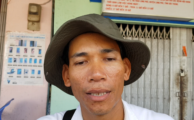 Anh bán vé số đã trở thành công chức ở Sóc Trăng - 1
Anh Kim Thái - người bán vé số nổi tiếng vì đã đi thi công chức và đạt kết quả cao ở Sóc Trăng.