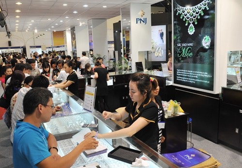 “Sếp” nữ bị khởi tố ngay sau khi từ nhiệm, PNJ “bay” gần 1.000 tỷ đồng vốn hoá - 1
Cổ phiếu PNJ bị tác động tiêu cực sau tin cựu lãnh đạo của doanh nghiệp này bị khởi tố bất chấp thông tin về kết quả kinh doanh vẫn khả quan