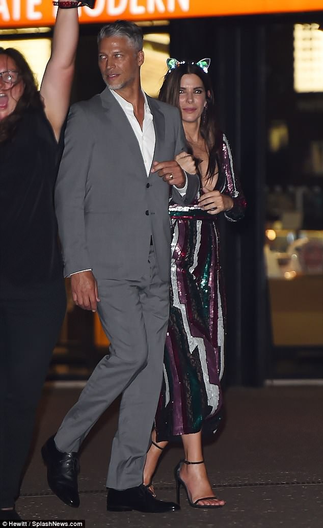 Sandra Bullock và lần hiếm hoi xuất hiện bên bạn trai - 1
Sandra Bullock và lần hiếm hoi xuất hiện bên bạn trai Bryan Randall