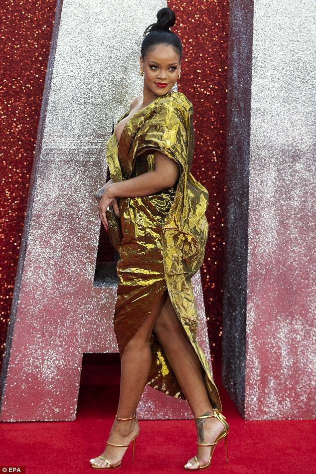 Rihanna mặc váy siêu nhàu dự sự kiện - 8
Ocean’s 8 mới ra mắt tại Mỹ ngày 5/6 vừa qua.