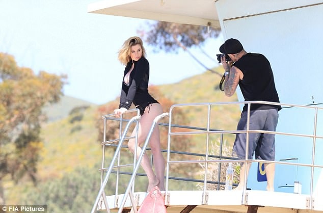 
Năm 2015, Ireland từng phải vào trại cai nghiện để điều trị tâm lý sau một giai đoạn dài khủng hoảng. Lối sống phóng túng và tiệc tùng thường xuyên là nguyên nhân khiến Ireland bị trầm cảm.
