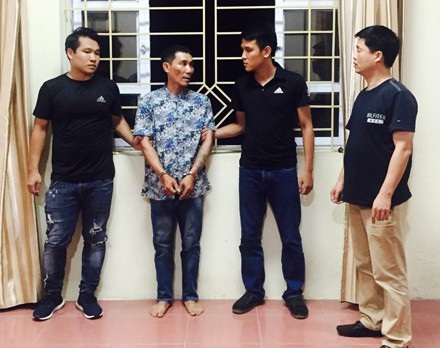 Hành trình truy bắt nghi phạm ma túy đâm trọng thương công an khám nhà - 1 Nguyễn Tiến Thành bị bắt giữ khi đang lẩn trốn tại một nhà nghỉ ở huyện Phong Thổ, tỉnh Lai Châu.