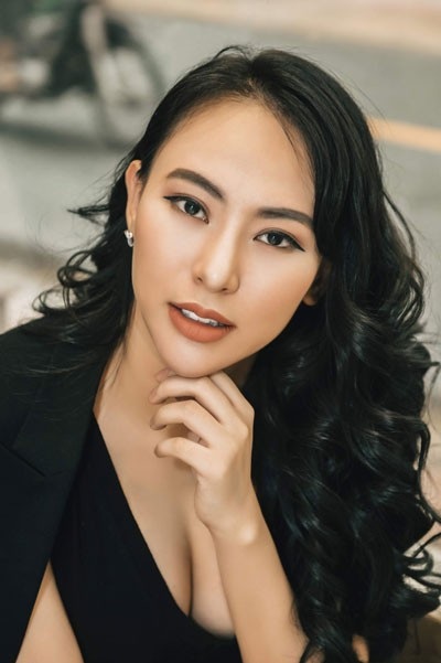 Thu Hoàng: "Nghề thẩm mỹ không phải miếng bánh ngon, cạnh tranh vô cùng khốc liệt" - 3 Thu Hoàng: "Nghề thẩm mỹ không phải miếng bánh ngon, cạnh tranh vô cùng khốc liệt" - 3