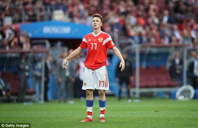 Juventus và AC Milan ngỏ ý muốn chiêu mộ Golovin - 1
Golovin để lại dấu ấn đặc biệt trong chiến thắng của Nga trước Saudi Arabia