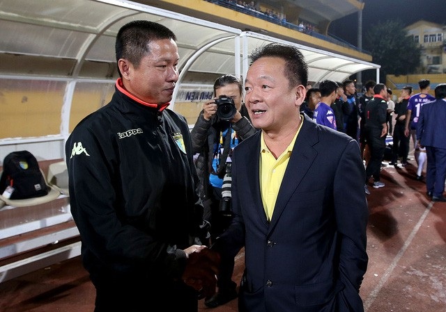 Bầu Hiển không lo V-League vắng khán giả mùa World Cup - 1
CLB Hà Nội của bầu Hiển đang dẫn đầu V-League một cách tuyệt đối