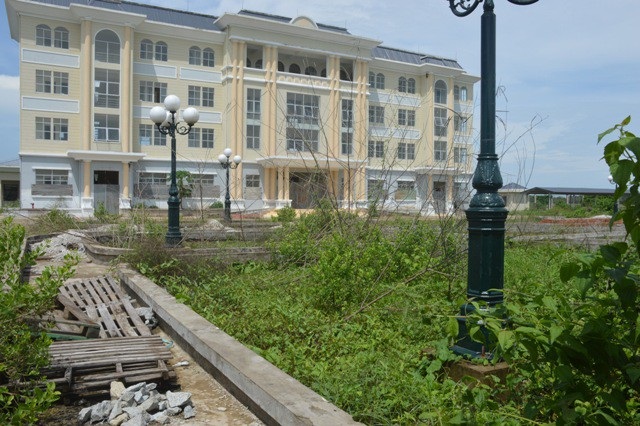 Hoang vắng công trình tiền tỷ phục vụ nông dân tại Sóc Trăng! - 6 Bên trong hong vắng.