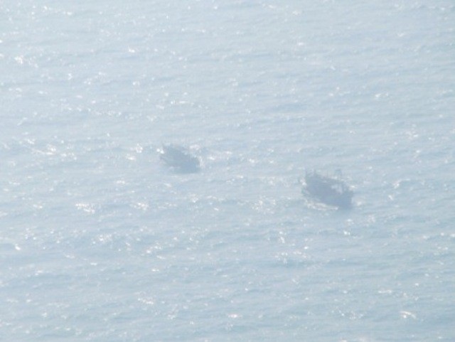 2 tàu cá vừa bị sóng lớn đánh chìm ở vùng biển Cà Mau. (Ảnh minh họa)