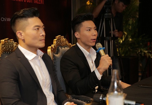 Bí mật khiến vợ chồng Quốc Nghiệp trì hoãn cưới; Cường Đôla hứa “cưới sẽ livestream” - 3 Quốc Nghiệp đã vui vẻ đáp: “Cảm ơn bạn. Hiện tại Nghiệp biết bà xã mình đang mang bầu hơn 3 tháng rồi và rất vui. So với lần mang thai đầu thì mình cảm thấy có kinh nghiệm hơn trong việc chờ đón thành viên nhỏ. Đợi hai bé lớn có thể cầm váy cưới cho mẹ thì vợ chồng mình sẽ tổ chức tiệc báo tin vui cũng chưa muộn”.