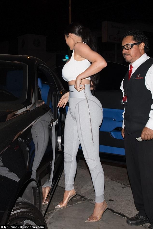 Kylie Jenner khoe đường cong nóng bỏng - 5
Kylie là thành viên trẻ nhất trong gia đình cô Kim lên chức mẹ