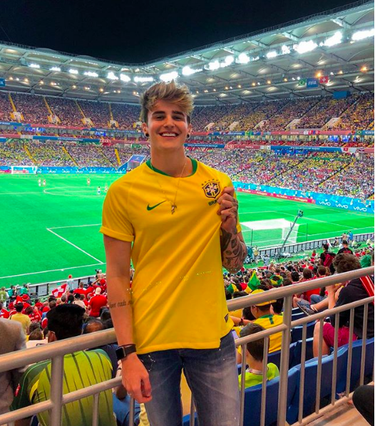 CĐV Brazil điển trai rất giống Justin Bieber gây "sốt" tại World Cup - 1 Alex Mapeli cực đẹp trai trên khán đài cổ vũ đội tuyển Brazil