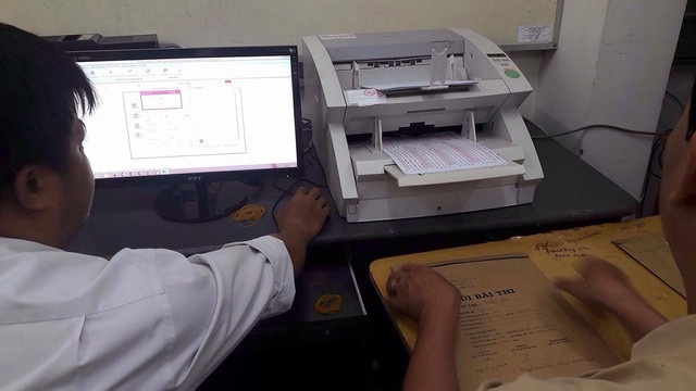 Bốn lỗi thí sinh thường mắc phải khi làm bài thi trắc nghiệm - 1 Chấm bài thi trắc nghiệm kỳ thi THPT quốc gia năm trước