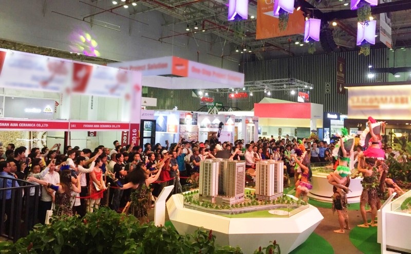 Ngành vật liệu xây dựng bị ảnh hưởng do tạm hoãn dự án Luật đặc khu - 2 Vietbuild là triển lãm về ngành xây dựng, vật liệu xây dựng, bất động sản và trang trí nội ngoại thất lớn nhất cả nước.