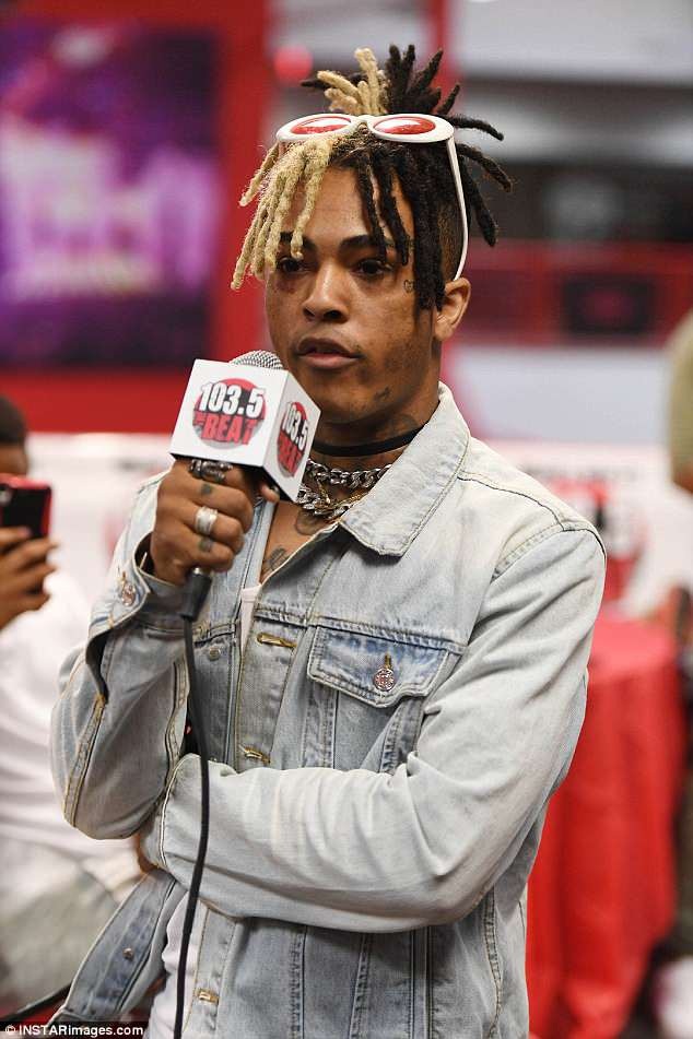 Rapper 20 tuổi bị bắn chết - 1
XXXTentacion bị bắn chết trưa thứ 2 vừa qua khi rời một cửa hiệu mô tô tại Miami
