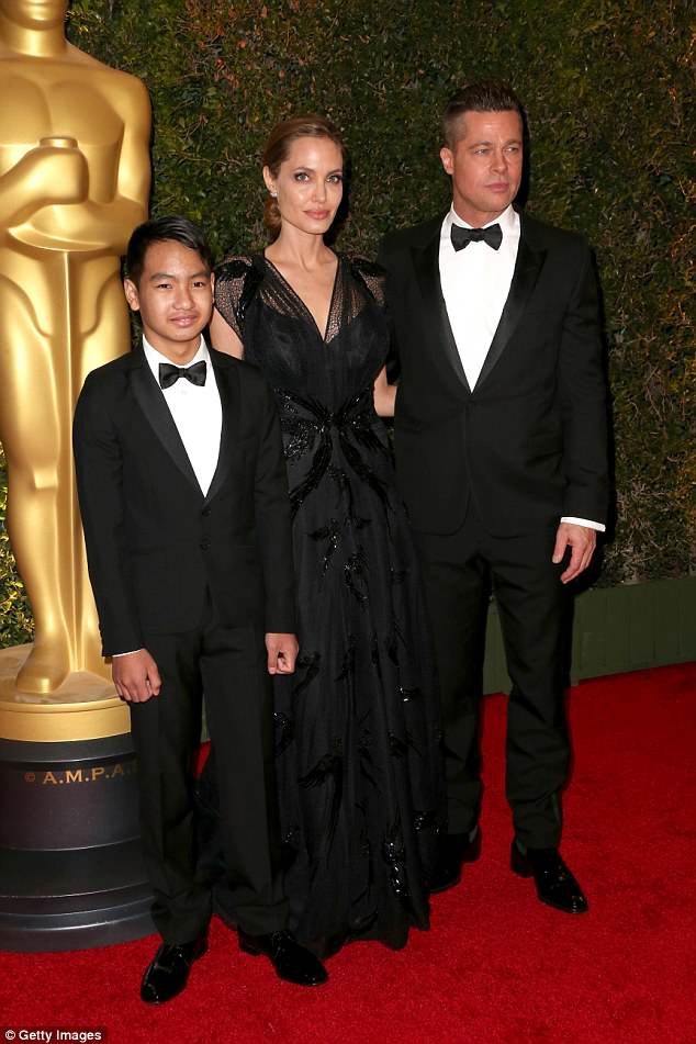 Brad Pitt hạnh phúc khi được gặp con trong ngày của Cha - 5
Brad được cho là khá buồn phiền khi các con không muốn gặp bố nhiều, anh cảm giác đó là một phần lỗi từ vợ cũ