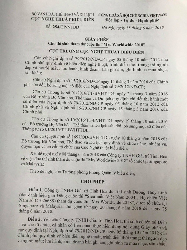 Thi nhan sắc quốc tế ở tuổi 35, Hoa hậu Dương Thùy Linh lộ gia thế “khủng” - 1 Ngày 15/6 vừa qua, Cục Nghệ thuật Biểu diễn đã cấp giấy phép cho Hoa hậu thân thiện Dương Thùy Linh tham dự cuộc thi Mrs Worldwide 2018 (Hoa hậu Phụ nữ Toàn thế giới 2018), diễn ra tại Singapore và Malaysia từ ngày 20/6 đến 24/6. Đây là lần đầu tiên Việt Nam có đại diện tranh tài tại sân chơi nhan sắc dành cho các quý bà này.