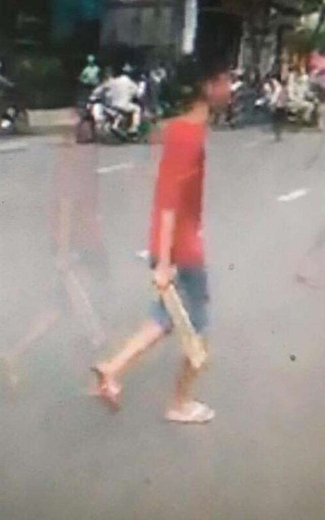Nhận 400 ngàn đồng của các đối tượng xấu để đập phá tài sản - 2 Các đối tượng tham gia đập phá tài sản