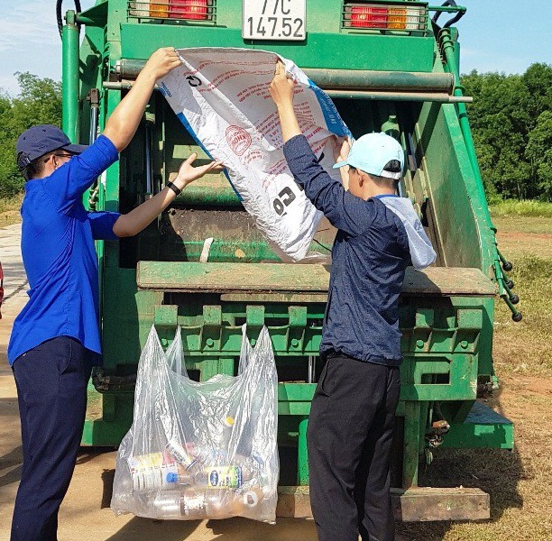 Người dân đăng ký nói “không” với chất thải nhựa ra môi trường - 3 Người dân đăng ký nói “không” với chất thải nhựa ra môi trường - 3