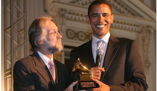 Những sự thật ít người biết về 44 tổng thống của Mỹ - 5 Ông Barack Obama nhận giải Grammy (Ảnh: HP)