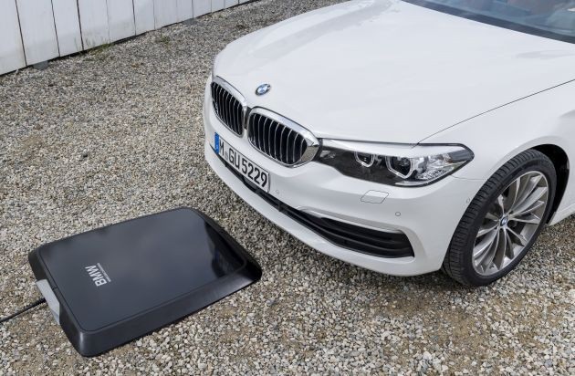 BMW giới thiệu hệ thống sạc không dây mới cho xe chạy điện - 1 BMW giới thiệu hệ thống sạc không dây mới cho xe chạy điện - 1