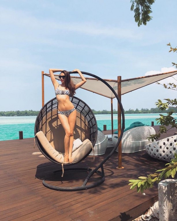 Dàn mỹ nhân Việt đốt mắt người xem khi diện đồ bơi - 11 Tuy đã hết nhiệm kỳ Hoa hậu Hoàn vũ Việt Nam, người đẹp vẫn chú trọng giữ gìn vóc dáng bằng chế độ ăn nghiêm ngặt cùng việc tập luyện chăm chỉ. Nhờ vậy, cô tự tin khi diện trang phục nóng bỏng.