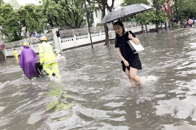 Hà Nội: Đề xuất xây hồ ngầm chứa 2000m3 nước, chống ngập nội thành - 1 Các quận nội thành Hà Nội vẫn còn nhiều điểm đen úng ngập