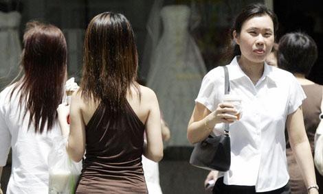 Lạ lùng gái Nhật chi tiền triệu để được mất trinh - 1 Gần nửa phụ nữ Nhật ngày nay dưới 34 tuổi chưa trải nghiệm chuyện ấy.