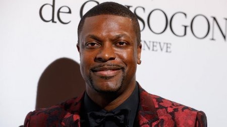 Khi các sao “bự” có “tiếng” mà chẳng có “miếng” - 2 Chris Tucker đã tham gia loạt phim “Rush hour” cực kỳ ăn khách tại phòng vé và trở thành diễn viên có thù lao khủng nhất nhì Hollywood. Tuy nhiên, Chris Tucker lại bất ngờ rút lui khỏi màn bạc rồi vướng vào vụ nợ thuế lên tới 14 triệu đô la Mỹ. Cũng vì gánh nặng tài chính mà Chris Tucker phải quay lại với mảng phim hài và may mắn gỡ gạc lại được khoảng 3 triệu đô la Mỹ trong tài khoản.