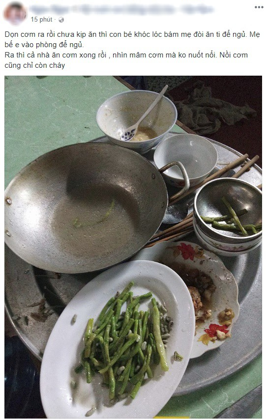 Ru con ngủ xong, mẹ trẻ nhìn mâm cơm thừa chỉ còn cơm cháy và vài cọng rau mà uất nghẹn - 1 Mâm cơm chỉ còn ít đậu đũa xào khiến bà mẹ trẻ uất nghẹn. Ảnh chụp màn hình