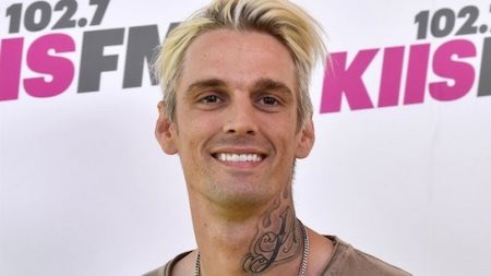 Khi các sao “bự” có “tiếng” mà chẳng có “miếng” - 5 Trước khi có Justin Bieber thì danh hiệu “hoàng tử nhạc pop” đã được trao cho Aaron Carter trong suốt một thời gian dài. Ngay khi mới 14 tuổi, Aaron Carter đã giành được hàng loạt đĩa bạch kim ăn khách. Chính Aaron Carter cũng từng thừa nhận bản thân đã kiếm được hơn 200 triệu đô la Mỹ khi chưa còn 18 tuổi. Tuy nhiên, do bố mẹ Aaron Carter quản lý tiền bạc một cách sai lầm nên chàng ca sĩ trẻ chỉ còn có vỏn vẹn 2 triệu đô la Mỹ khi trưởng thành. Vướng phải số tiền thuế lên tới 4 triệu đô la Mỹ, Aaron Carter chỉ còn cách ngậm ngùi nộp đơn xin phá sản.